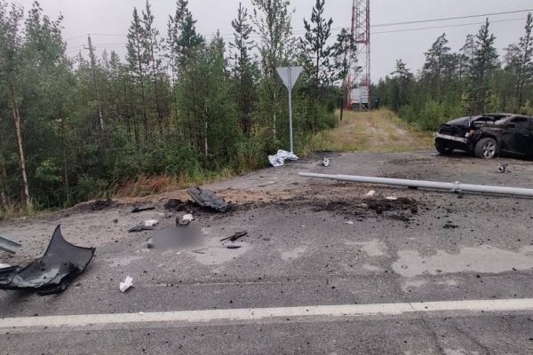 ДТП в Губкинском: столкновение Toyota со столбом
